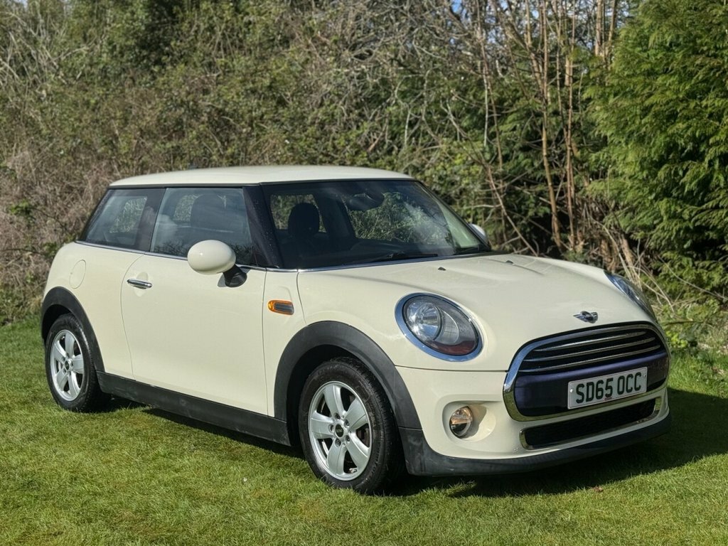 Mini Hatch 1.5L Cooper White