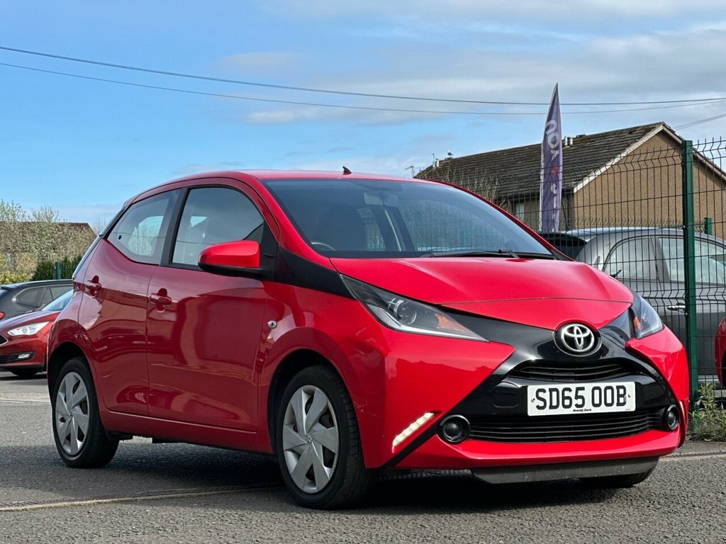 Toyota Aygo 1L X-play Red
