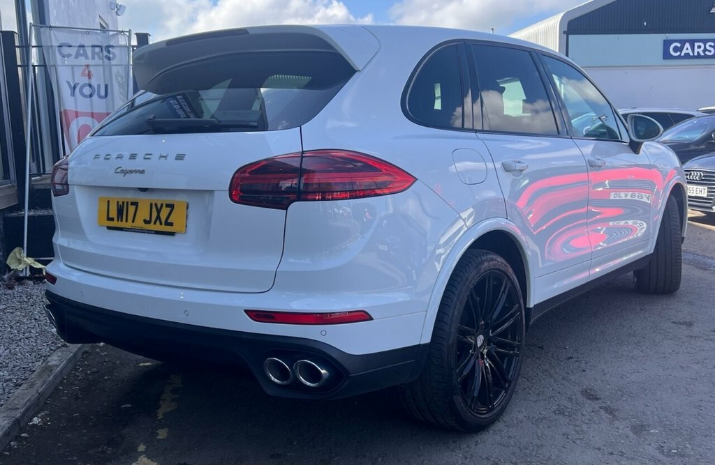 Porsche Cayenne 3L Platinum Edition LW17JXZ White #4