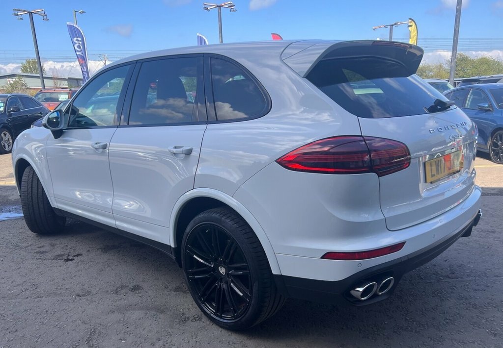 Porsche Cayenne 3L Platinum Edition LW17JXZ White #5