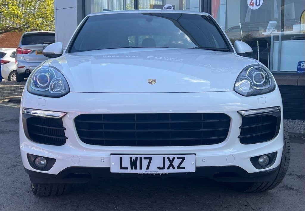 Porsche Cayenne 3L Platinum Edition LW17JXZ White #3
