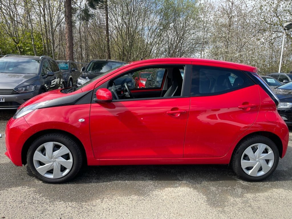 Toyota Aygo 1L X-play WG17CYE Red #4