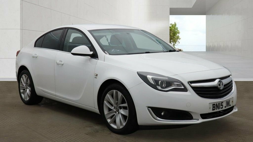 Vauxhall Insignia 2L Sri White