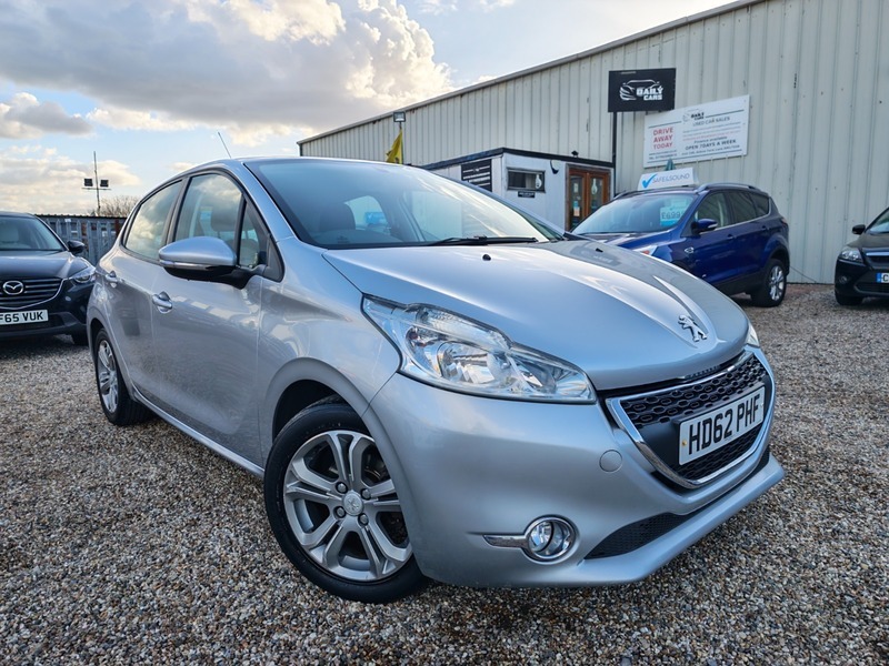 Peugeot 208 Hatchback Silver