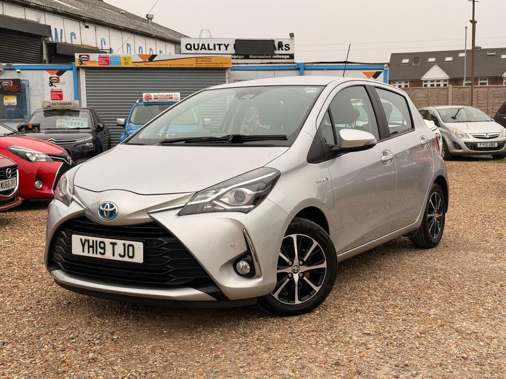 Toyota Yaris Hybrid YH19TJO Silver #2