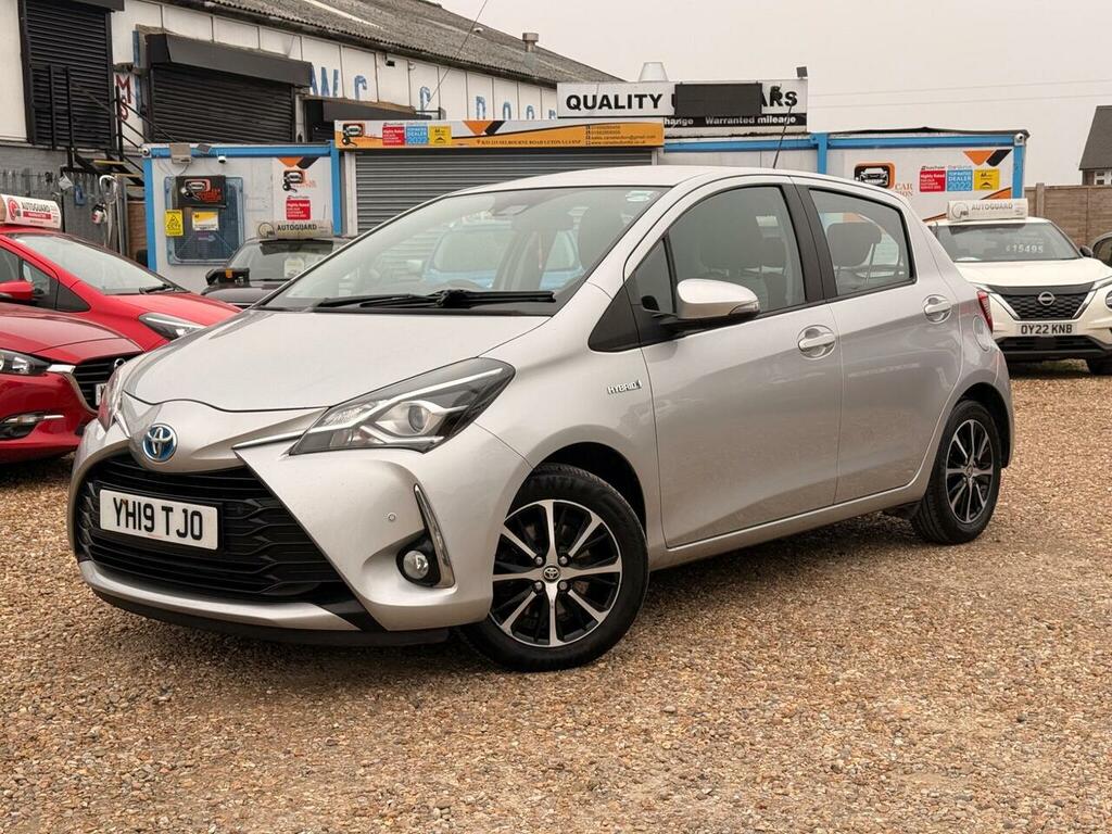 Toyota Yaris Hybrid Silver
