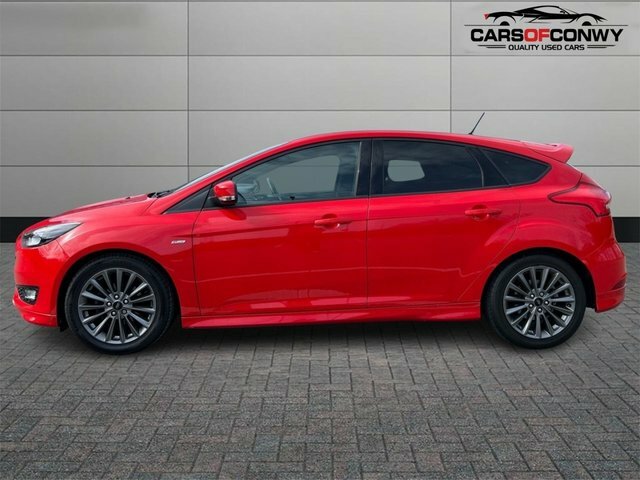 Ford Focus 1.0T Ecoboost St-line Hatchback YE18MWD Red #4