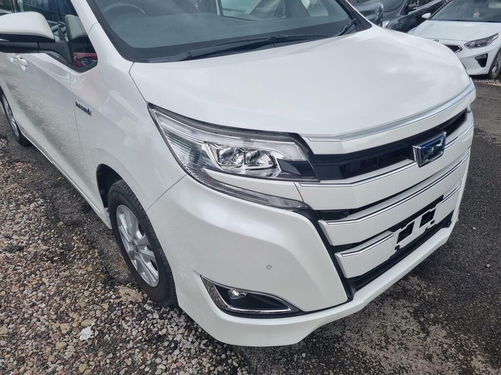 Toyota Noah 1.8 Hybrid 7 Seats Ulez White #6