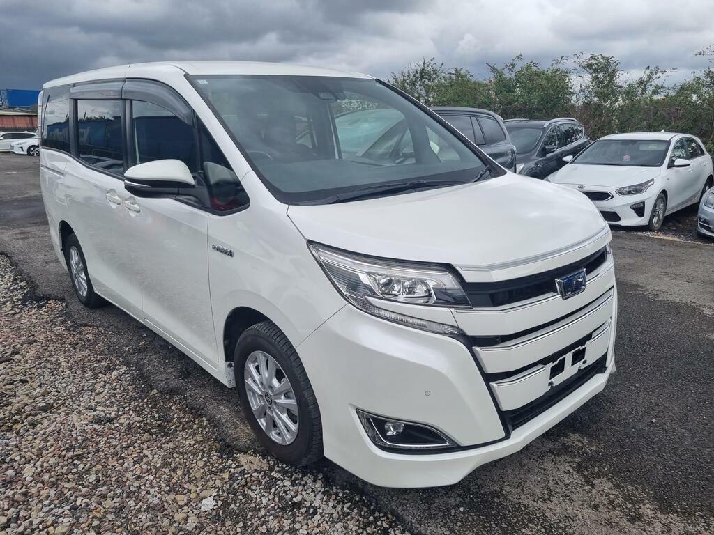 Toyota Noah 1.8 Hybrid 7 Seats Ulez White #3