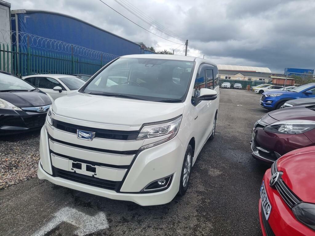 Toyota Noah 1.8 Hybrid 7 Seats Ulez White #2