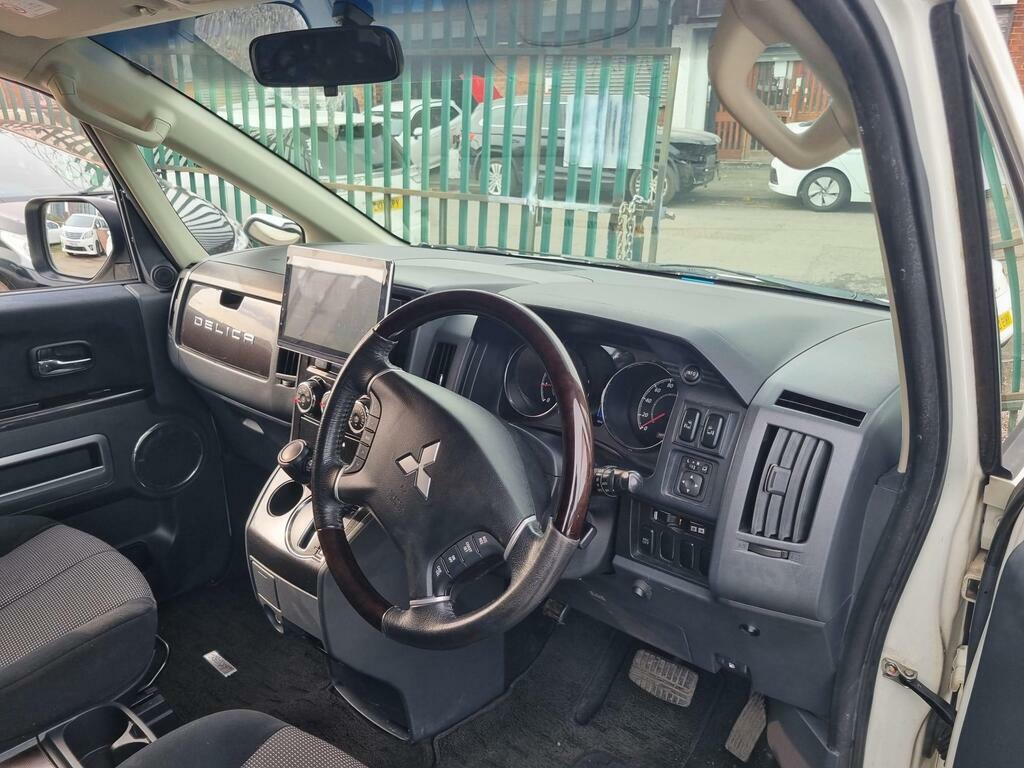 Mitsubishi Delica D5 2.0 G Power Package 4Wd 7 Seat Mivec - 2010 60 White #10