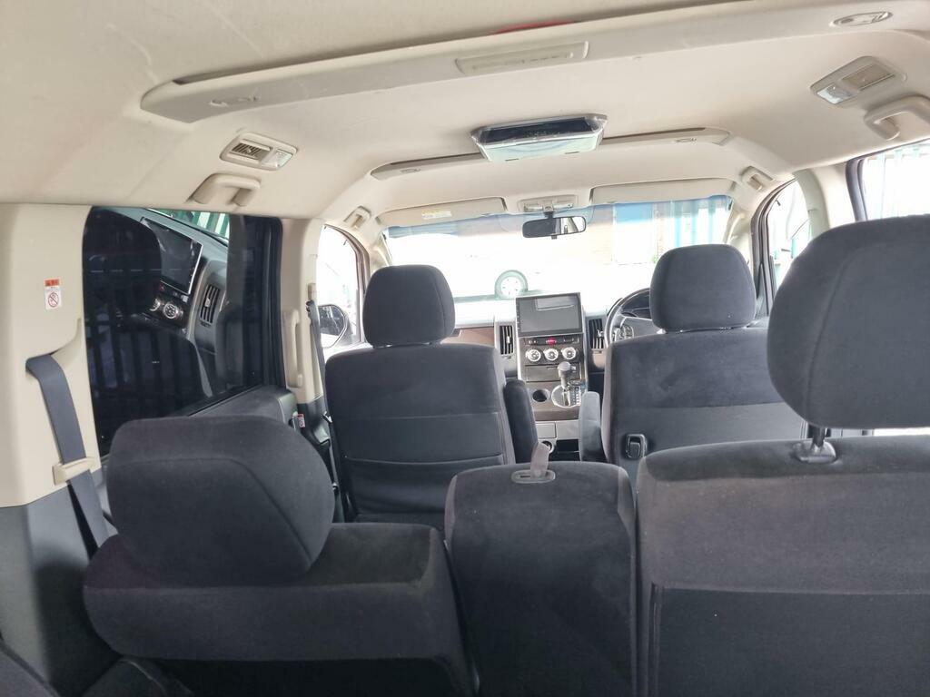 Mitsubishi Delica D5 2.0 G Power Package 4Wd 7 Seat Mivec - 2010 60 White #21
