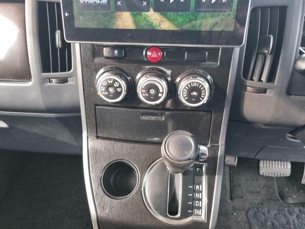 Mitsubishi Delica D5 2.0 G Power Package 4Wd 7 Seat Mivec - 2010 60 White #13