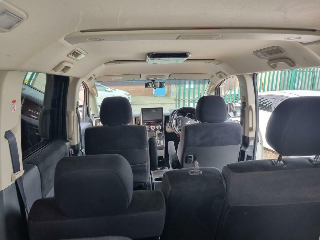 Mitsubishi Delica D5 2.0 G Power Package 4Wd 7 Seat Mivec - 2010 60 White #18