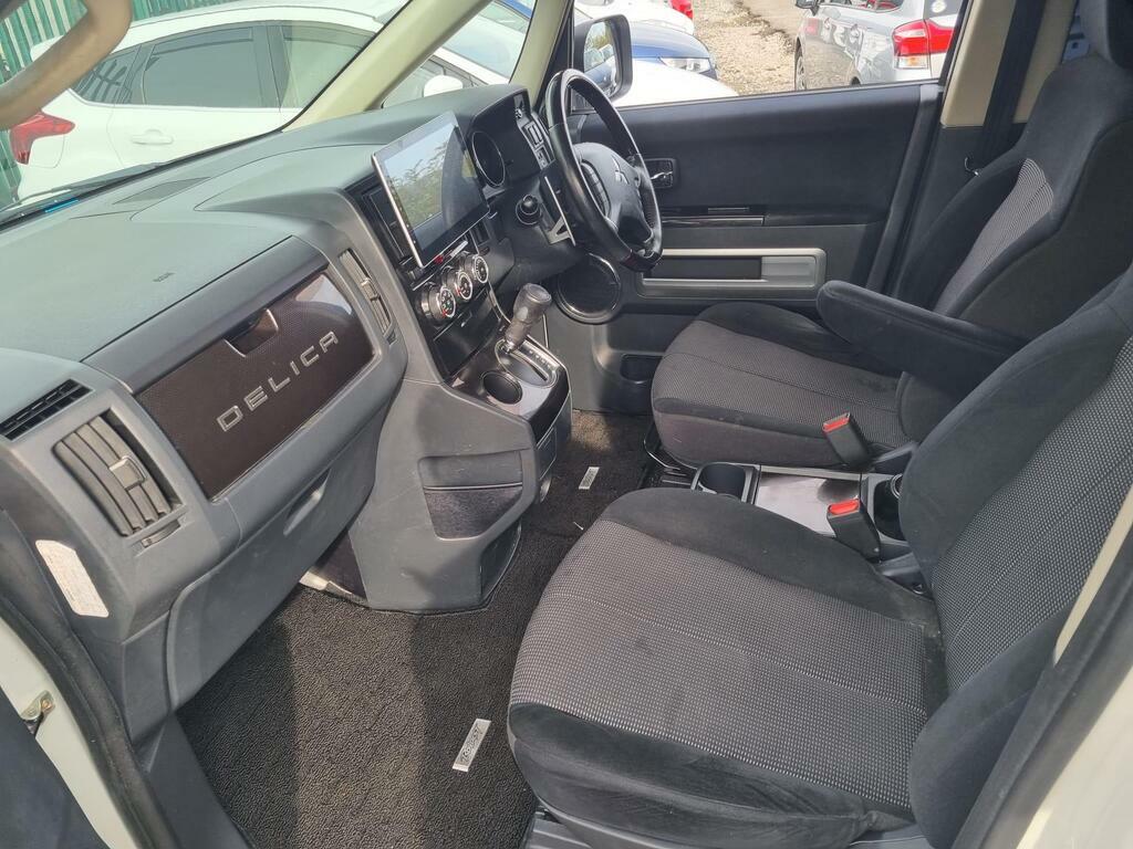 Mitsubishi Delica D5 2.0 G Power Package 4Wd 7 Seat Mivec - 2010 60 White #41