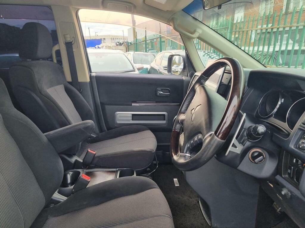 Mitsubishi Delica D5 2.0 G Power Package 4Wd 7 Seat Mivec - 2010 60 White #15