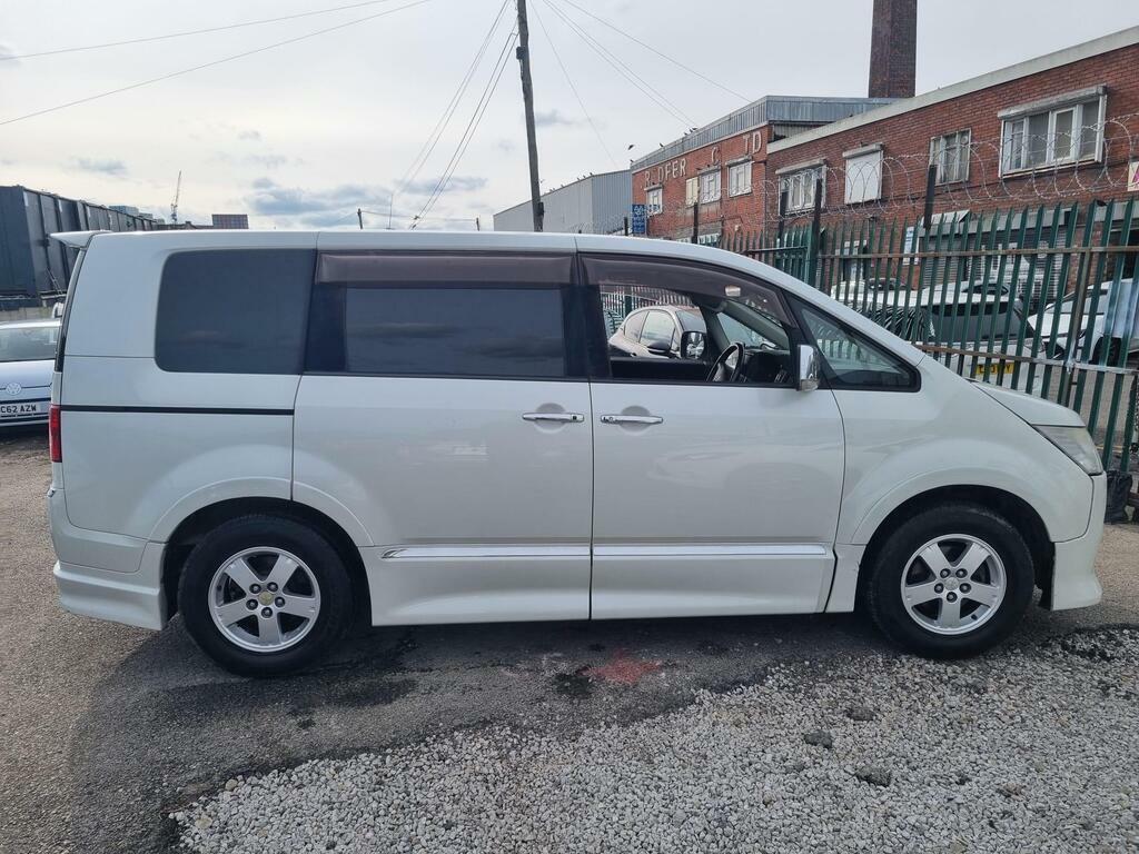 Mitsubishi Delica D5 2.0 G Power Package 4Wd 7 Seat Mivec - 2010 60 White #8