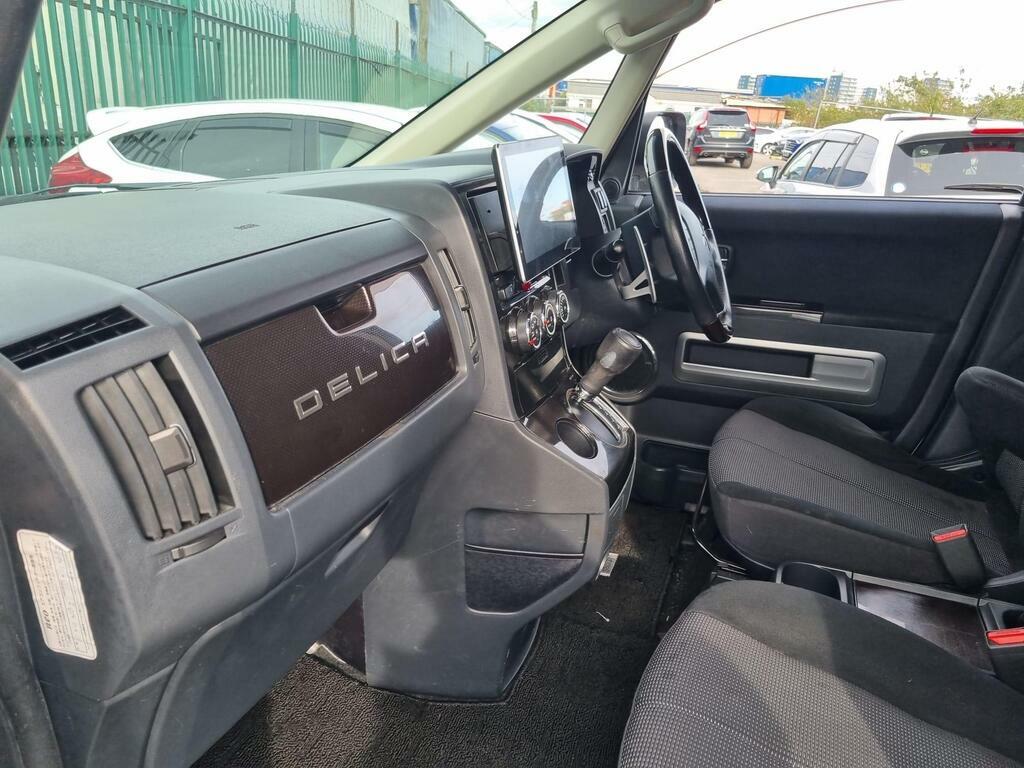 Mitsubishi Delica D5 2.0 G Power Package 4Wd 7 Seat Mivec - 2010 60 White #12