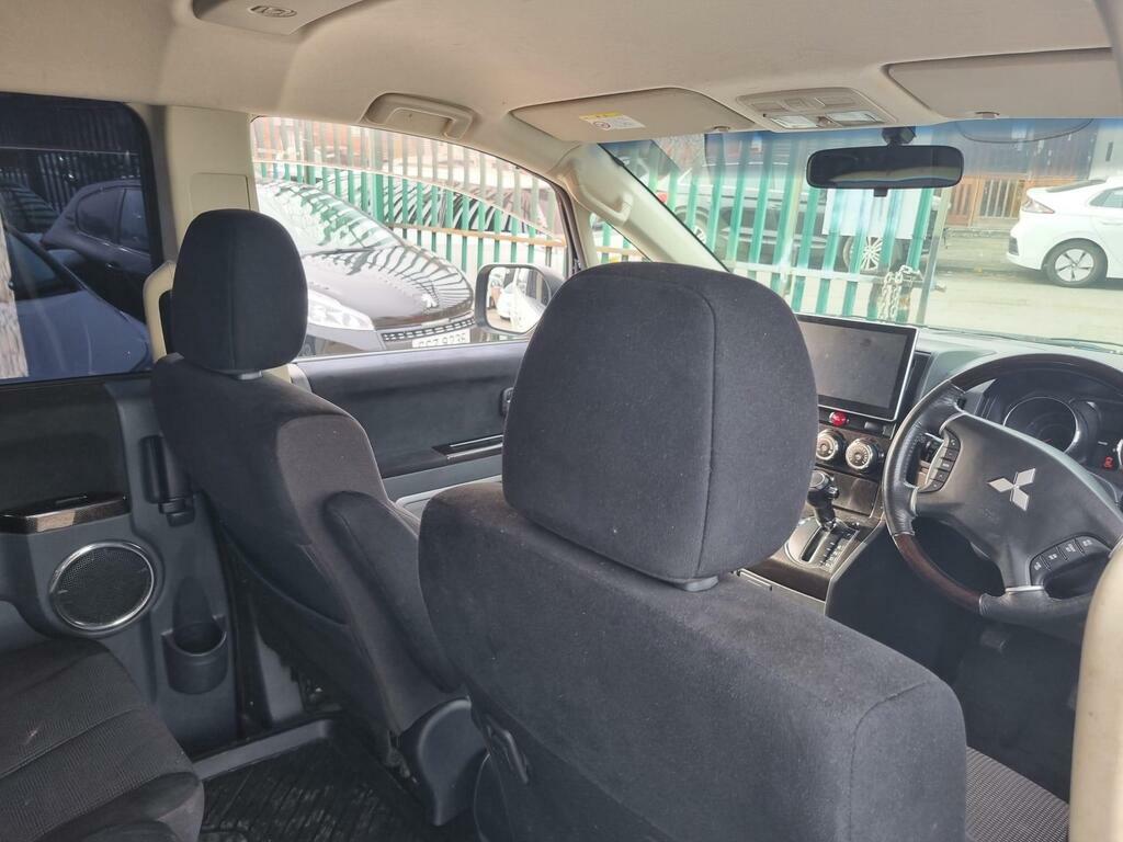 Mitsubishi Delica D5 2.0 G Power Package 4Wd 7 Seat Mivec - 2010 60 White #14