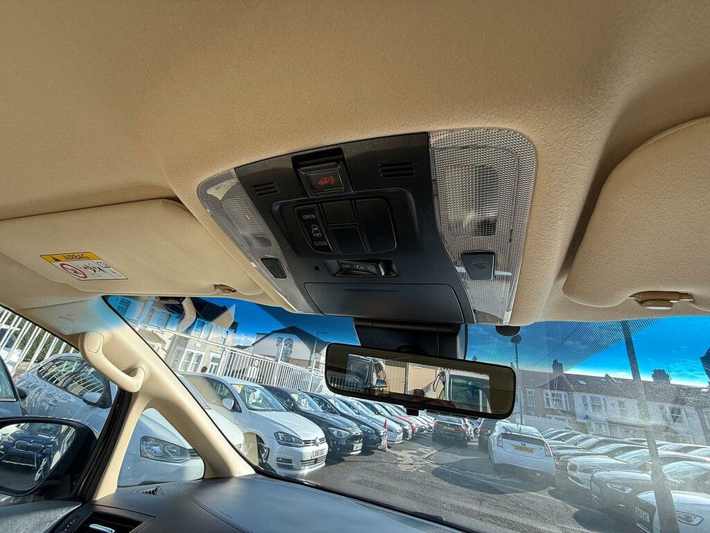 Toyota Vellfire Mpv White #26