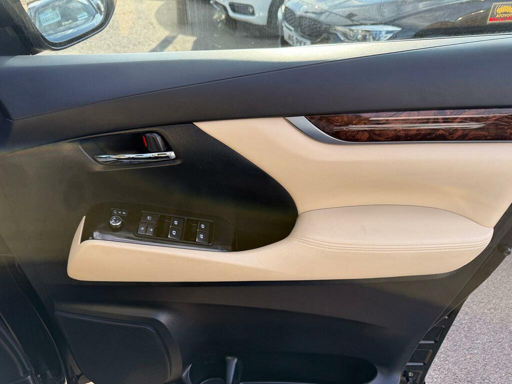 Toyota Vellfire Mpv White #27