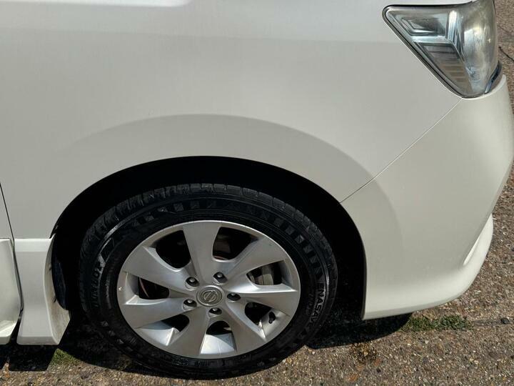 Nissan 2.0 White #33