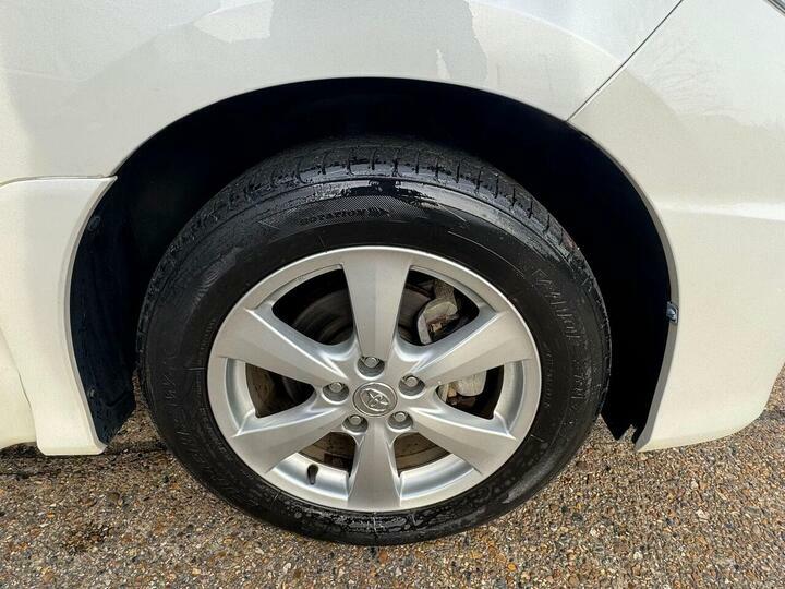 Toyota Estima 2.4 2Wd 7 Seater White #28
