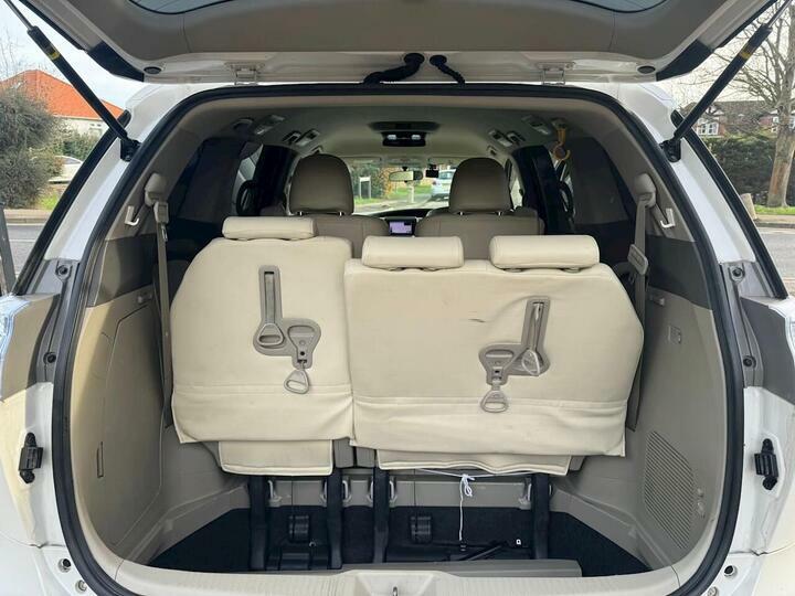 Toyota Estima 2.4 2Wd 7 Seater White #6