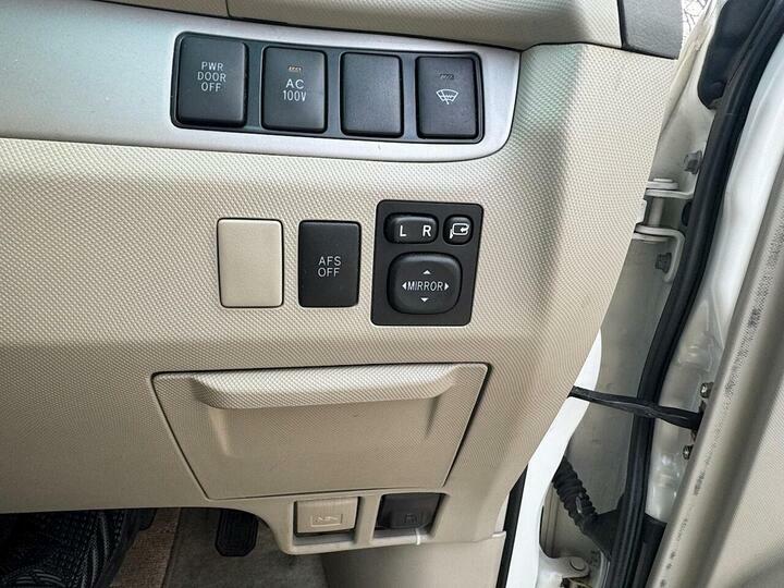 Toyota Estima 2.4 2Wd 7 Seater White #21