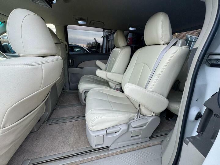 Toyota Estima 2.4 2Wd 7 Seater White #26