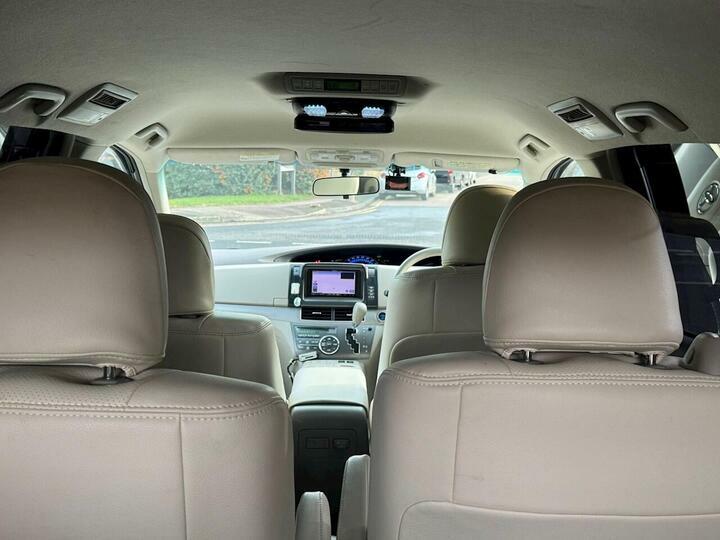 Toyota Estima 2.4 2Wd 7 Seater White #22