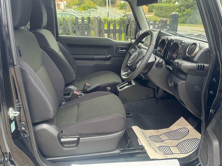 Suzuki Jimny Seira Estate 1.5 Black #4