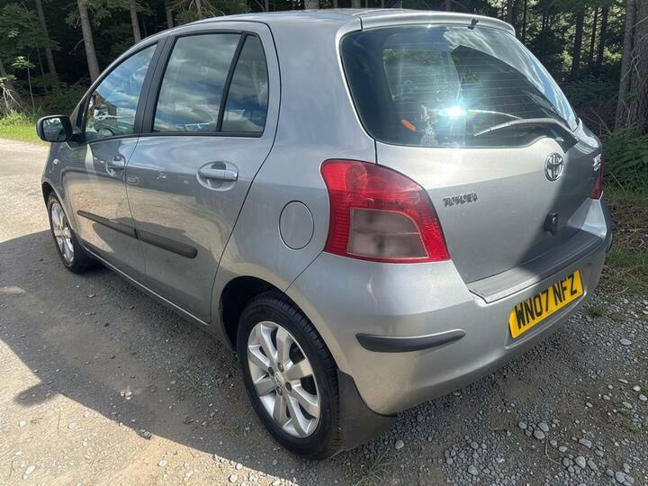 Toyota Yaris 1.3 Vvt-i Zinc Silver