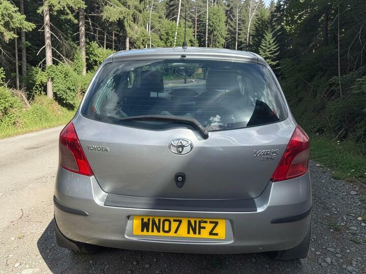 Toyota Yaris 1.3 Vvt-i Zinc Silver #6