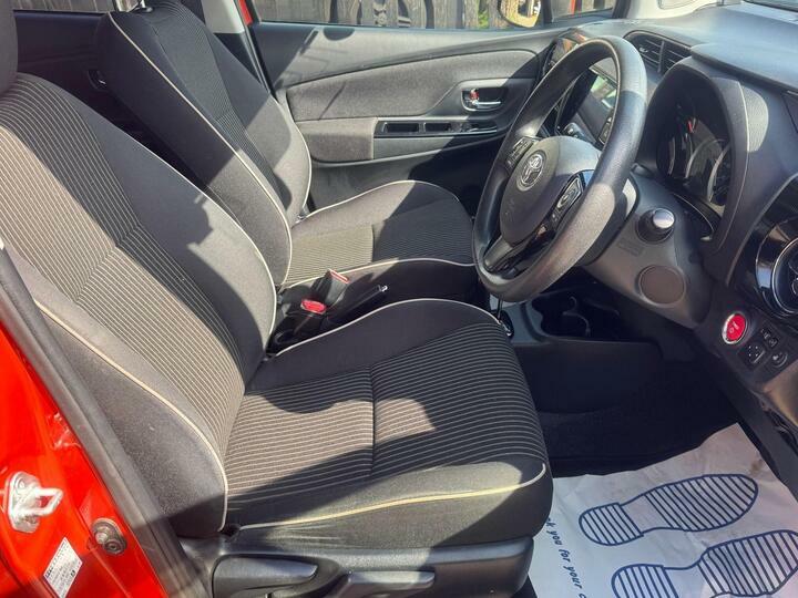 Toyota Yaris 1.5 Vvt-h Design E-cvt Euro 6 Ss GN17HHM #4