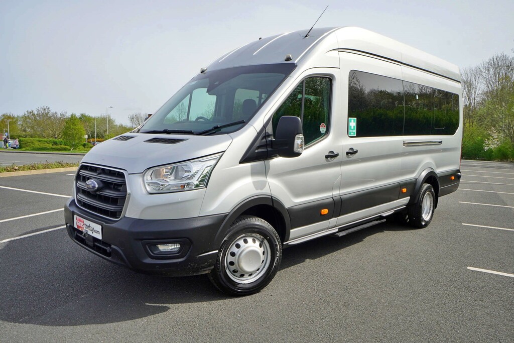 Ford Transit Custom 460 Leader Ecoblue 17 Seat Air Con Silver