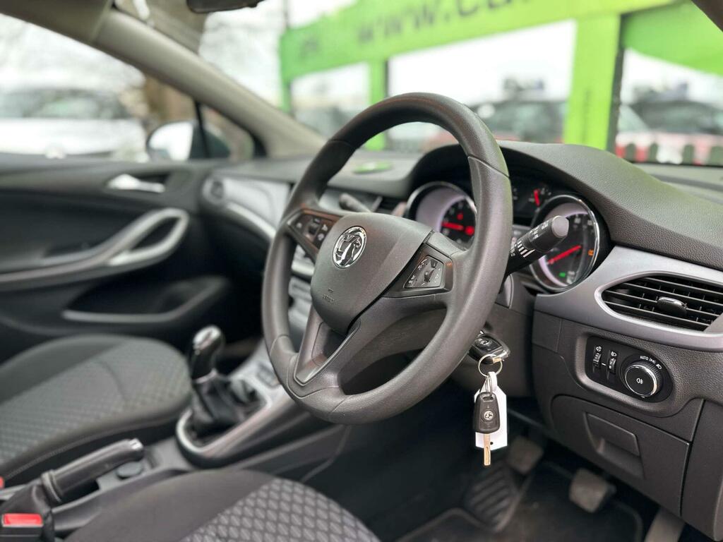 Vauxhall Astra 1.0I Turbo Ecoflex Design Sports Tourer Euro 6 S DN17YHT Green #2