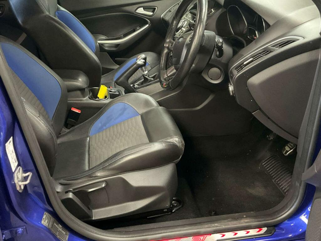 Ford Focus 2.0T Ecoboost St-2 Euro 5 Ss NV14LKY Blue #3
