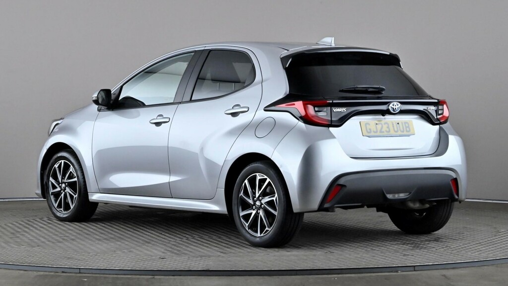 Toyota Yaris 1.5 Hybrid Design Cvt GJ23UUB Silver #4