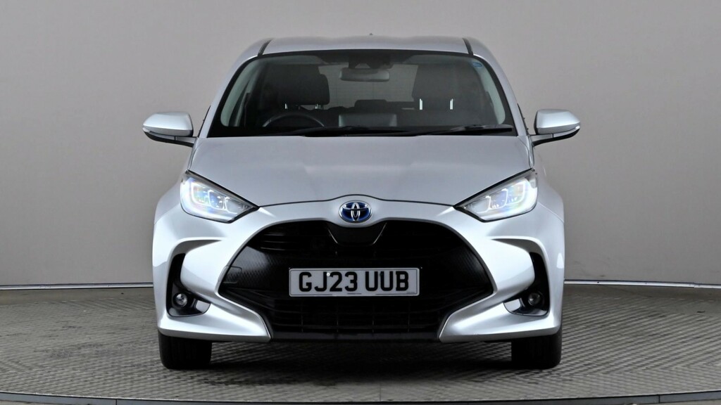 Toyota Yaris 1.5 Hybrid Design Cvt GJ23UUB Silver #2