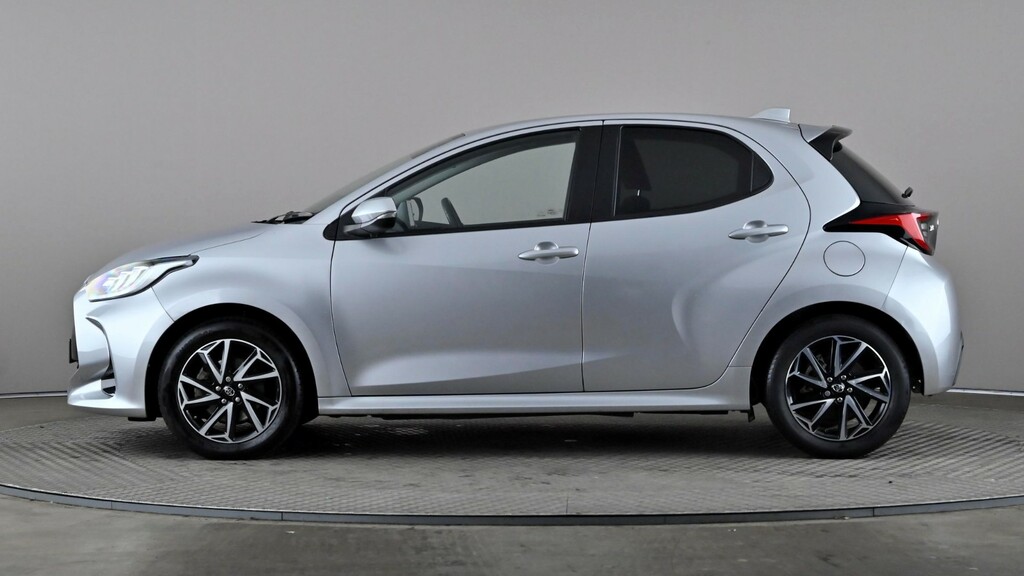 Toyota Yaris 1.5 Hybrid Design Cvt GJ23UUB Silver #3