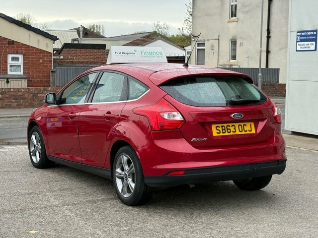 Ford Focus 1.6 Zetec Hatchback Euro 5 105 SB63OCJ Red #3