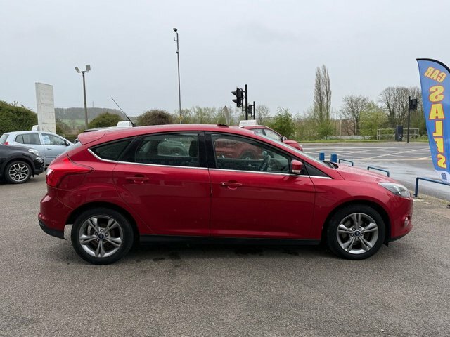 Ford Focus 1.6 Zetec Hatchback Euro 5 105 SB63OCJ Red #5