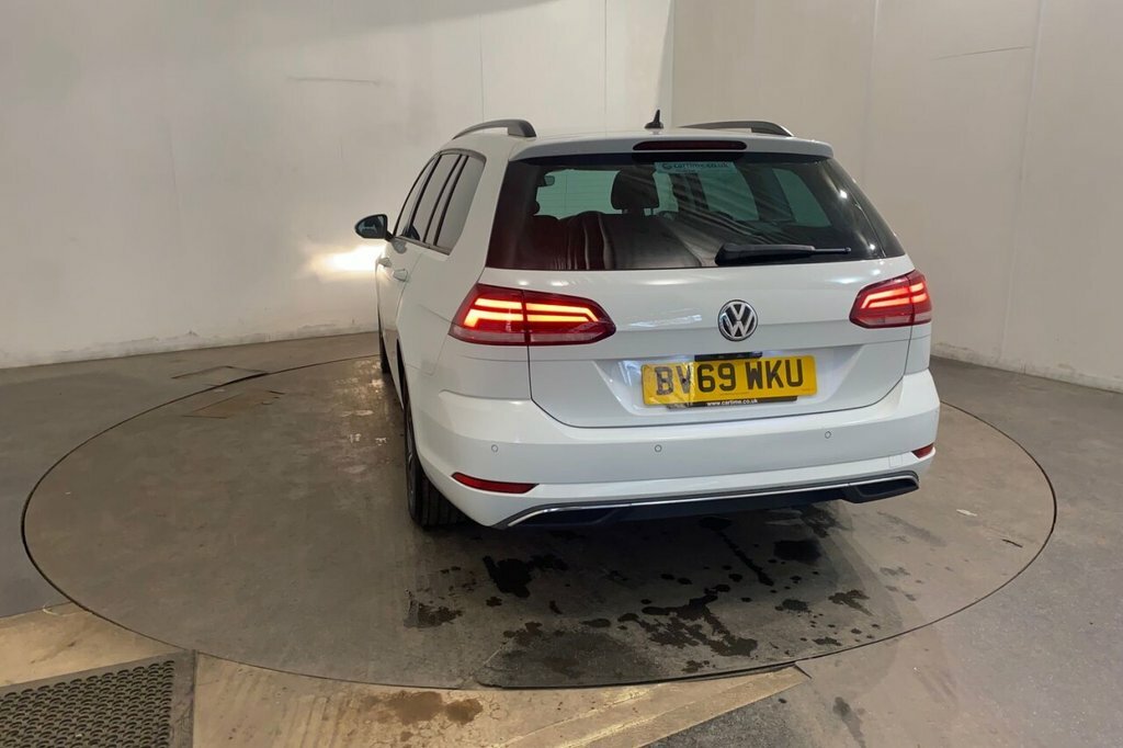 Volkswagen Golf 1L Match White #4