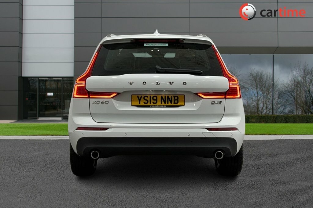 Volvo XC60 2L Momentum YS19NNB White #4