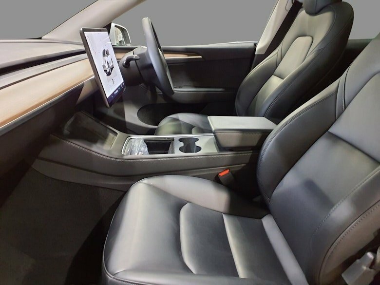 Tesla Model Y Suv LB73GBZ White #5