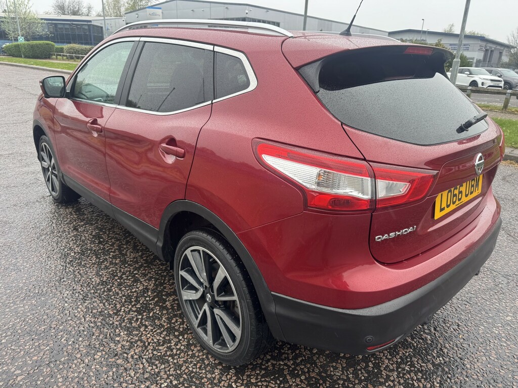Nissan Qashqai 1.2 Dig-t Tekna 2016 LO66UBM Red #4
