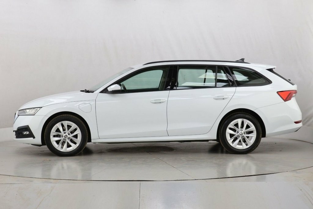 Skoda Octavia 1L Se Technology AE22YVX White #5