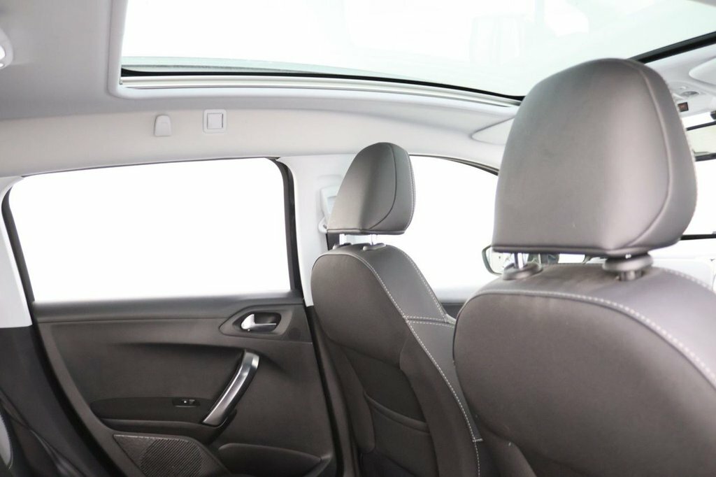 Peugeot 2008 1L Allure Premium Black