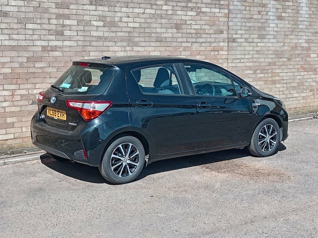 Toyota Yaris 1L Icon Tech KL68EVH Black #4
